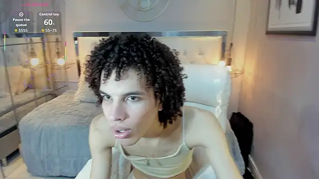 Snapshot of felix_haze chatting on 06-12-26, 05:54 felix haze online show from 06-12-26, 05:54