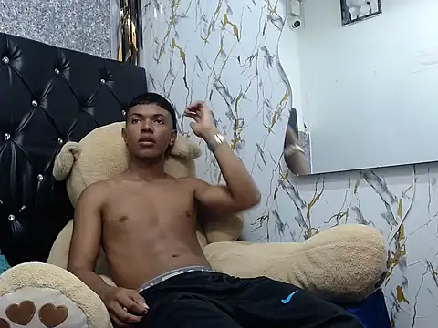 lonjitas twink hot online show from 05-14-26, 07:44