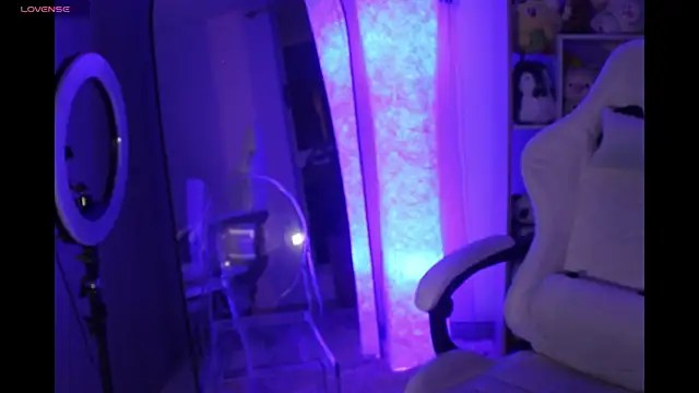 Snapshot of niah_11 chatting on 06-12-26, 12:08 niah 11 online show from 06-12-26, 12:08