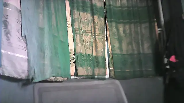 Snapshot of maxwell_crazy1 chatting on 05-18-26, 12:11 maxwell crazy1 online show from 05-18-26, 12:11