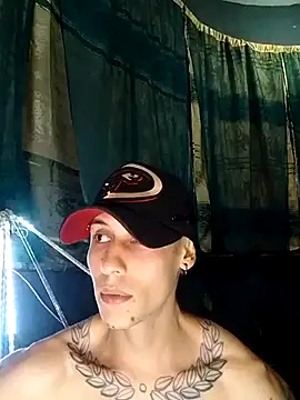 Snapshot of maxwell_crazy1 chatting on 05-23-26, 02:21 maxwell crazy1 online show from 05-23-26, 02:21