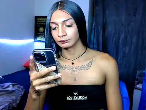 Snapshot of Alexxasexy chatting on 05-20-26, 11:24 Alexxasexy online show from 05-20-26, 11:24
