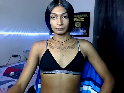 Snapshot of Alexxasexy chatting on 05-15-26, 05:38 Alexxasexy online show from 05-15-26, 05:38
