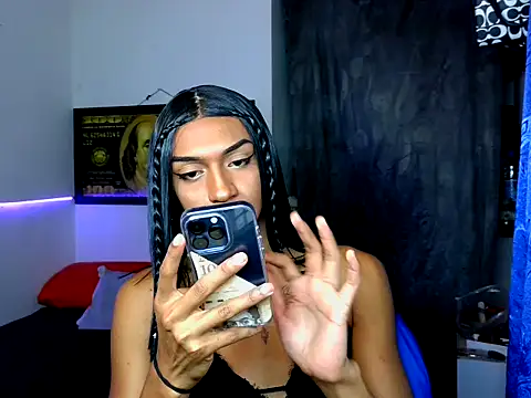 Snapshot of Alexxasexy chatting on 05-21-26, 10:18 Alexxasexy online show from 05-21-26, 10:18
