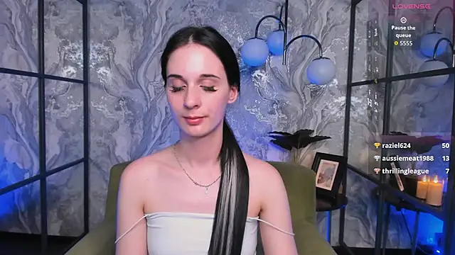 Snapshot of MaeEverly chatting on 05-26-26, 08:45 MaeEverly online show from 05-26-26, 08:45