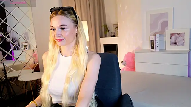 Mila  Lux online show from 06-02-26, 09:04