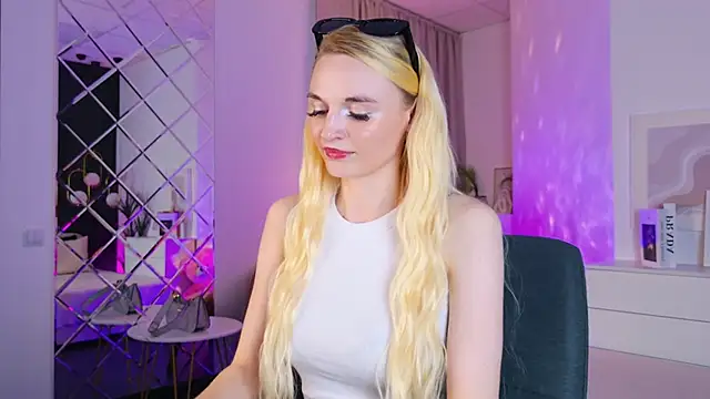 Snapshot of Mila__Lux chatting on 05-29-26, 08:26 Mila Lux online show from 05-29-26, 08:26