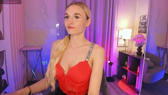 Snapshot of Mila__Lux chatting on 05-28-26, 08:48 Mila Lux online show from 05-28-26, 08:48