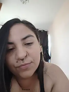 Snapshot of LorenMishelle chatting on 05-13-26, 07:10 LorenMishelle online show from 05-13-26, 07:10