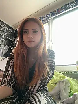 Snapshot of KiraMayson chatting on 05-15-26, 12:36 KiraMayson online show from 05-15-26, 12:36