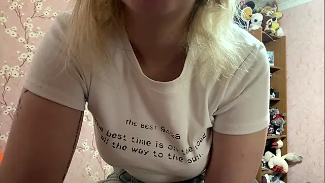 Snapshot of cloudcheek chatting on 05-14-26, 07:38 cloudcheek online show from 05-14-26, 07:38