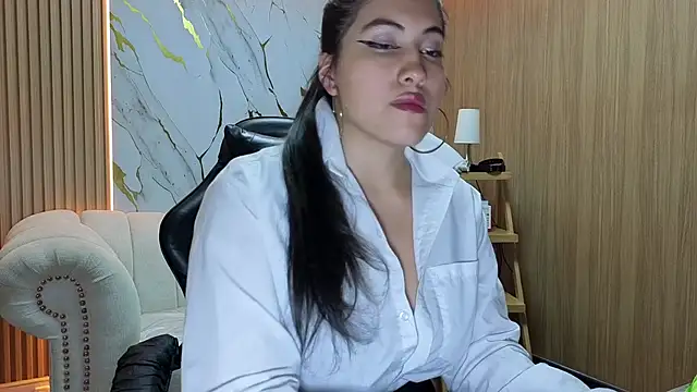 Snapshot of Violett_tf chatting on 06-21-26, 01:06 Violett tf online show from 06-21-26, 01:06