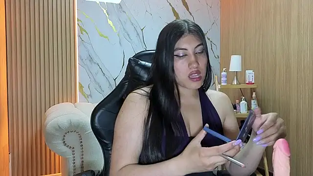 Snapshot of Violett_tf chatting on 06-22-26, 08:17 Violett tf online show from 06-22-26, 08:17