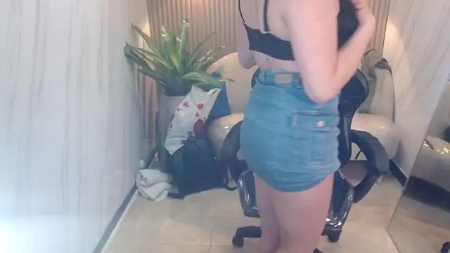 Snapshot of Violett_tf chatting on 06-01-26, 08:52 Violett tf online show from 06-01-26, 08:52