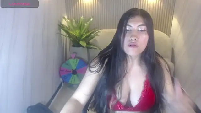 Snapshot of Violett_tf chatting on 05-15-26, 08:40 Violett tf online show from 05-15-26, 08:40