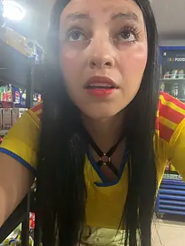 Snapshot of Miel_rousse chatting on 06-18-26, 06:12 Miel rousse online show from 06-18-26, 06:12