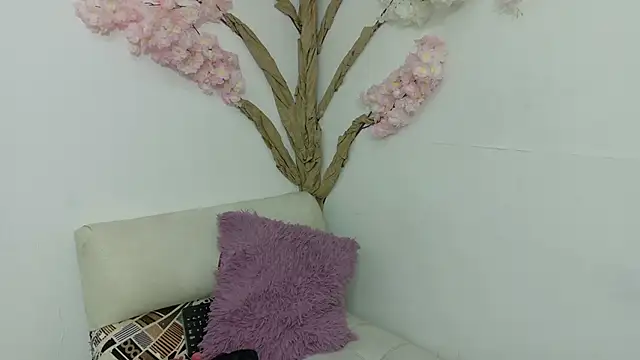 Laura  Castillo  online show from 06-10-26, 12:28