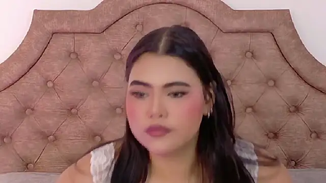 Snapshot of SophiaCollinss chatting on 06-17-26, 08:08 SophiaCollinss online show from 06-17-26, 08:08