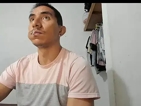 Snapshot of aquiles04 chatting on 05-22-26, 01:25 aquiles04 online show from 05-22-26, 01:25
