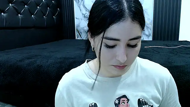 MiaReinig09 online show from 07-17-26, 01:25