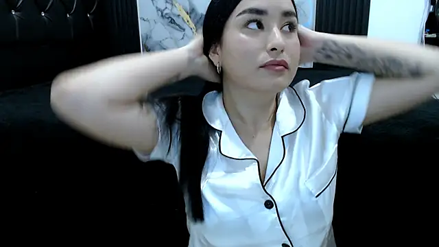 MiaReinig09 online show from 06-17-26, 07:24
