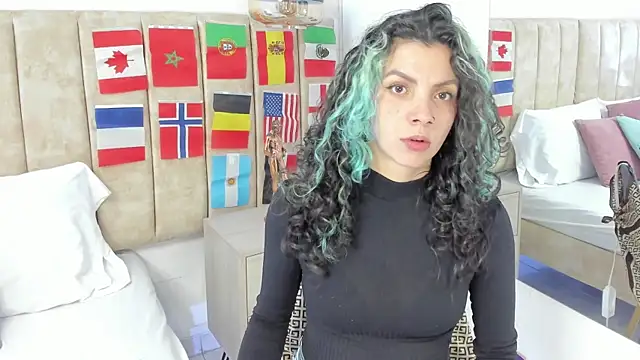 Snapshot of DinahCarter chatting on 07-07-26, 12:31 DinahCarter online show from 07-07-26, 12:31
