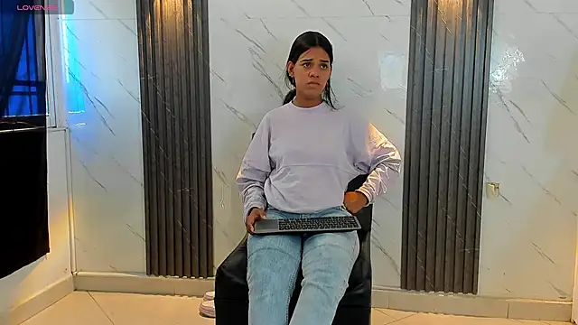 Snapshot of Freyapasion chatting on 06-19-26, 01:06 Freyapasion online show from 06-19-26, 01:06