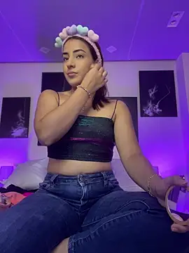 Snapshot of Bella-Saint chatting on 06-30-26, 08:31 Bella-Saint online show from 06-30-26, 08:31
