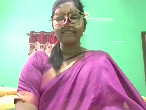 Snapshot of Kavya17 chatting on 06-11-26, 03:14 Kavya17 online show from 06-11-26, 03:14