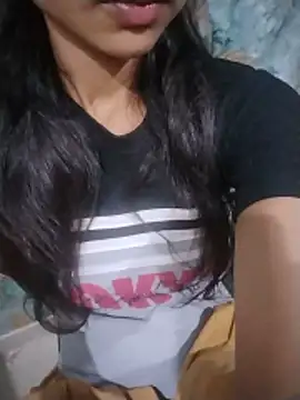 Snapshot of neha_singh0 chatting on 06-03-26, 05:06 neha singh0 online show from 06-03-26, 05:06