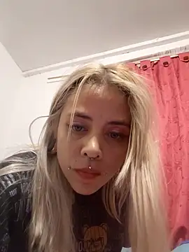 Snapshot of sofigirlgold chatting on 05-20-26, 03:36 sofigirlgold online show from 05-20-26, 03:36