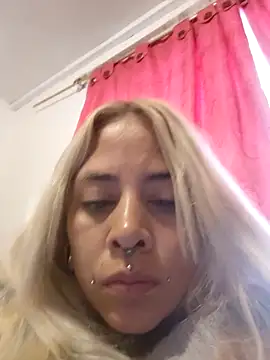 Snapshot of sofigirlgold chatting on 05-21-26, 11:51 sofigirlgold online show from 05-21-26, 11:51
