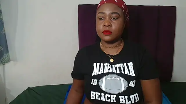 Snapshot of Theecougar chatting on 06-06-26, 01:27 Theecougar online show from 06-06-26, 01:27