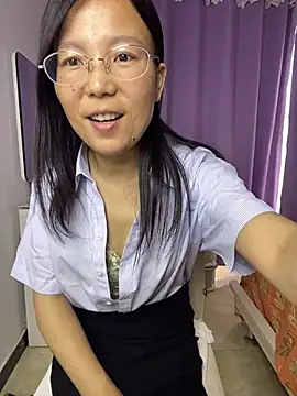 Snapshot of xiaolin-10 chatting on 06-05-26, 07:14 xiaolin-10 online show from 06-05-26, 07:14