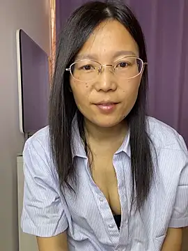 Snapshot of xiaolin-10 chatting on 06-08-26, 06:47 xiaolin-10 online show from 06-08-26, 06:47