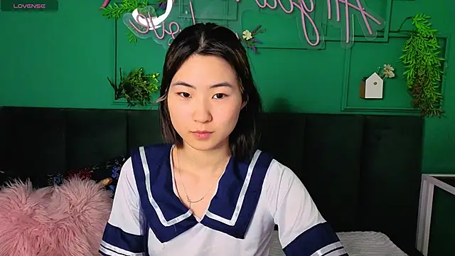 Snapshot of Runi_Asian chatting on 05-28-26, 01:02 Runi Asian online show from 05-28-26, 01:02