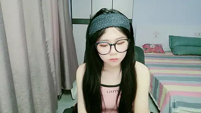 Snapshot of xiaoxiaoyu030 chatting on 05-27-26, 10:33 xiaoxiaoyu030 online show from 05-27-26, 10:33