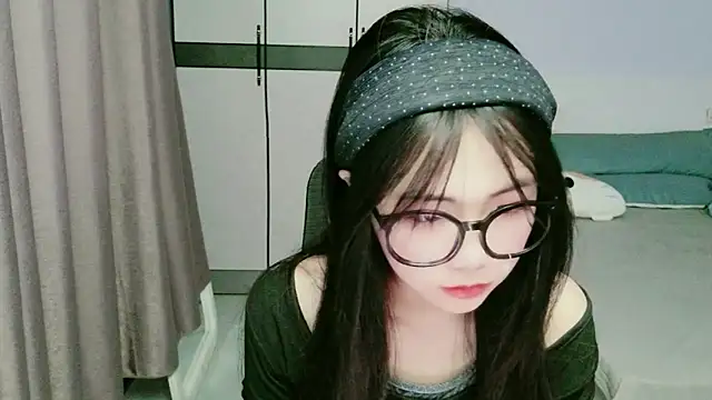 Snapshot of xiaoxiaoyu030 chatting on 05-20-26, 10:56 xiaoxiaoyu030 online show from 05-20-26, 10:56