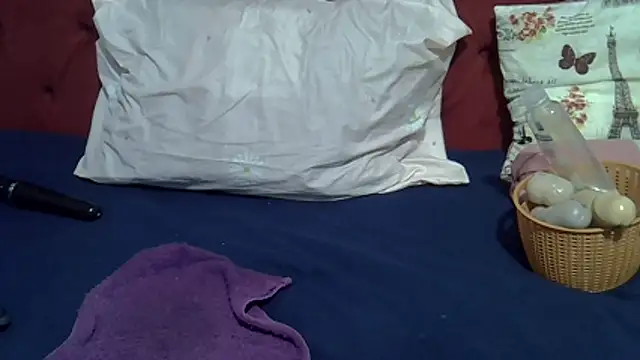 Snapshot of Queenleahx chatting on 06-10-26, 06:25 Queenleahx online show from 06-10-26, 06:25
