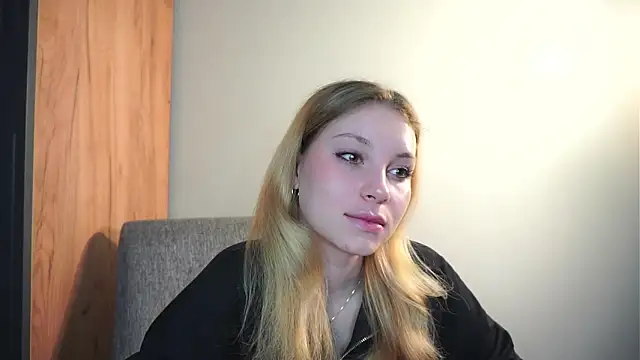 Snapshot of Sairallyn chatting on 05-15-26, 08:18 Sairallyn online show from 05-15-26, 08:18