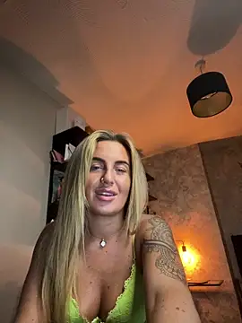 Snapshot of CharlottemilfUKx chatting on 05-21-26, 11:35 CharlottemilfUKx online show from 05-21-26, 11:35