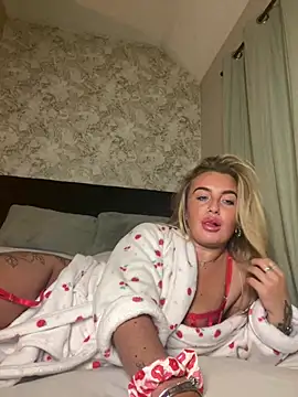 Snapshot of CharlottemilfUKx chatting on 05-16-26, 11:15 CharlottemilfUKx online show from 05-16-26, 11:15