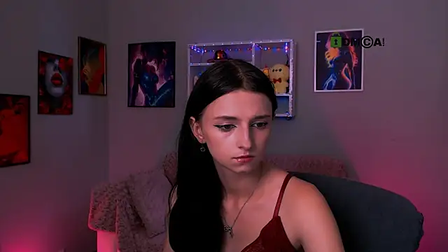 Snapshot of caroline_honeyy chatting on 06-11-26, 12:46 caroline honeyy online show from 06-11-26, 12:46