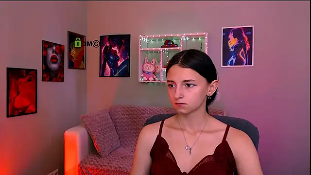 Snapshot of caroline_honeyy chatting on 06-16-26, 09:42 caroline honeyy online show from 06-16-26, 09:42