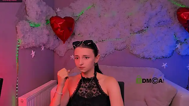 Snapshot of caroline_honeyy chatting on 07-16-26, 07:00 caroline honeyy online show from 07-16-26, 07:00