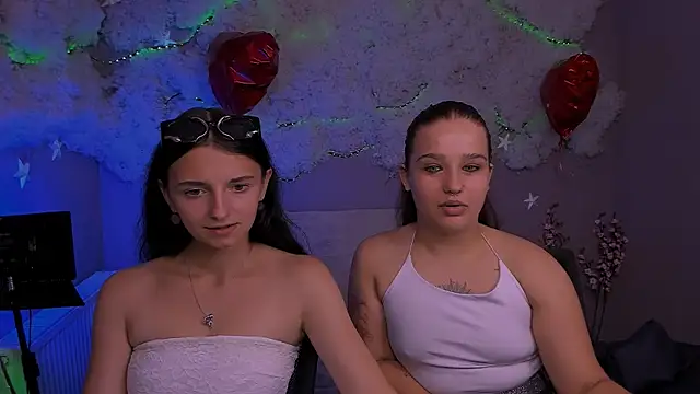 Snapshot of caroline_honeyy chatting on 07-27-26, 10:00 caroline honeyy online show from 07-27-26, 10:00