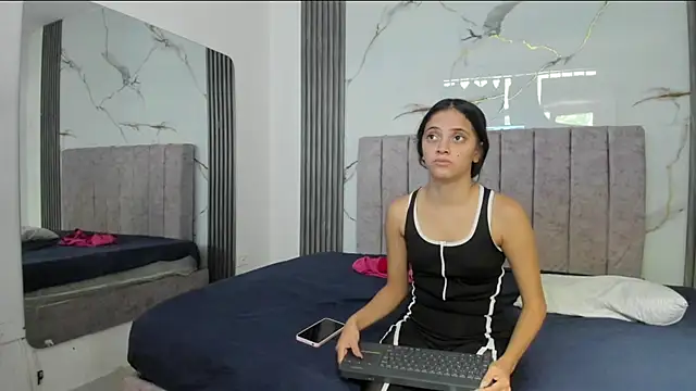 Snapshot of gissel_and_fabi chatting on 07-09-26, 02:16 gissel and fabi online show from 07-09-26, 02:16