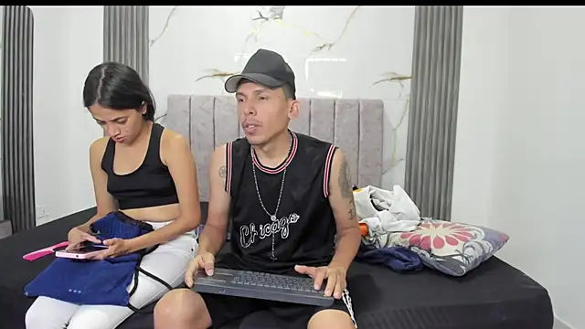 Snapshot of gissel_and_fabi chatting on 06-01-26, 02:28 gissel and fabi online show from 06-01-26, 02:28