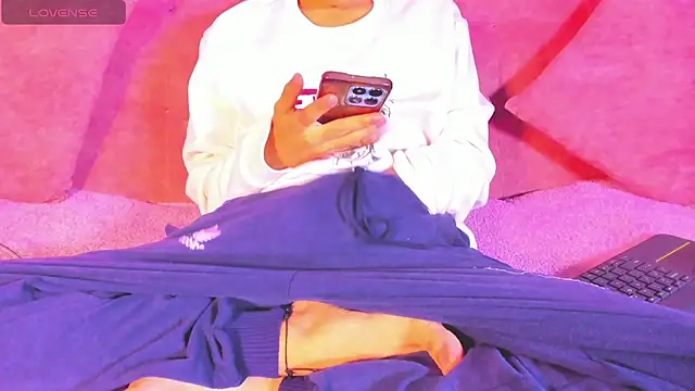 Snapshot of leonix_love chatting on 07-10-26, 07:30 leonix love online show from 07-10-26, 07:30