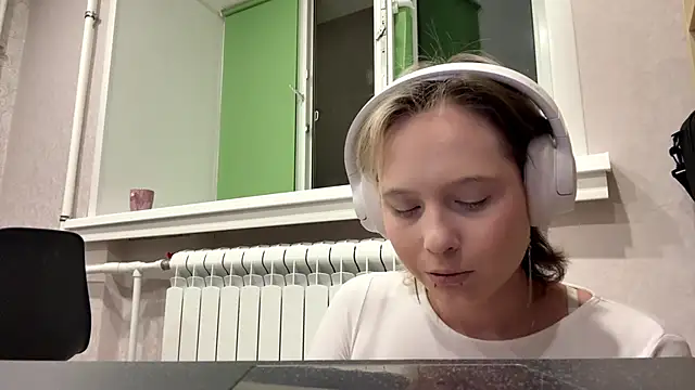 Snapshot of CuteLilit chatting on 06-10-26, 08:10 CuteLilit online show from 06-10-26, 08:10